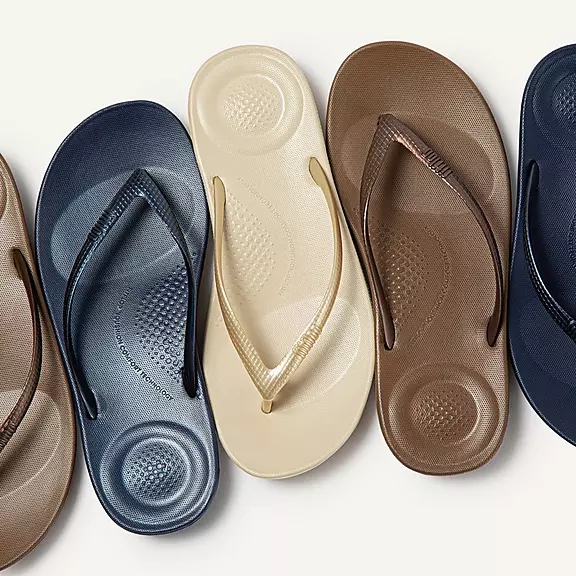 FitFlop IQUSHION Ergonomic Tong Doré | 60514293